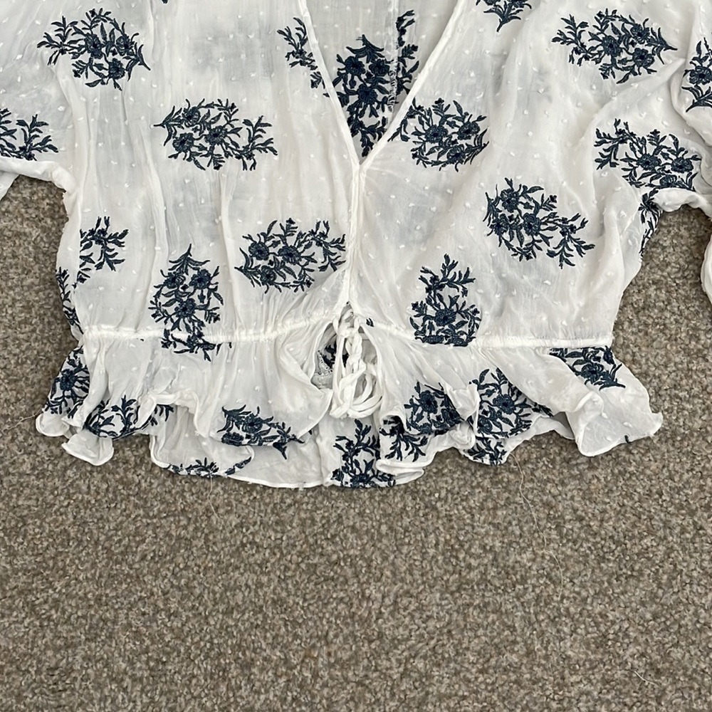 Planet Blue White Top with Blue Flowers - Picture 4 of 5